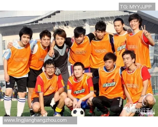 当代足球明星齐聚一堂的精彩瞬间男生合照分享